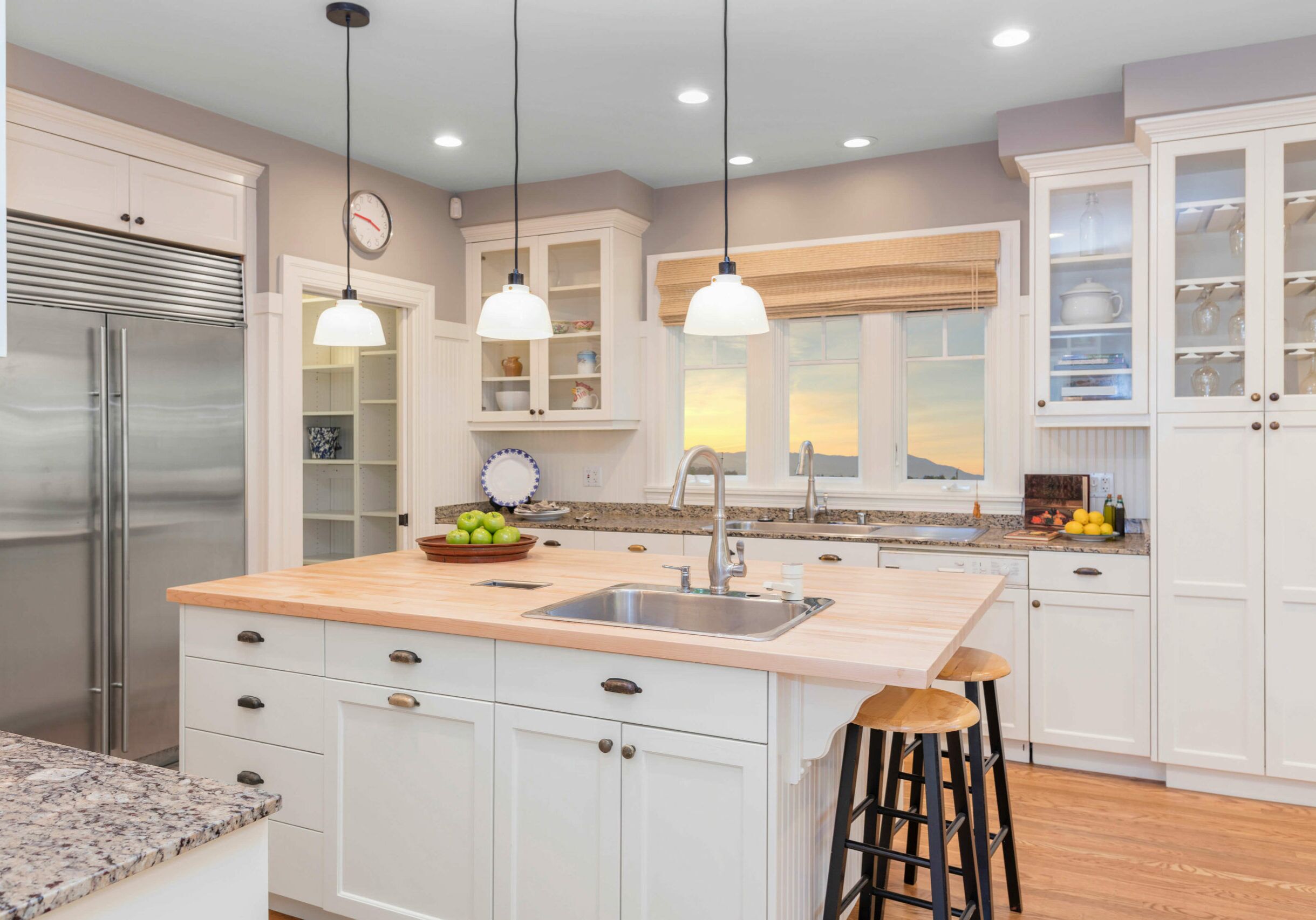 white painted kitchen cabinets